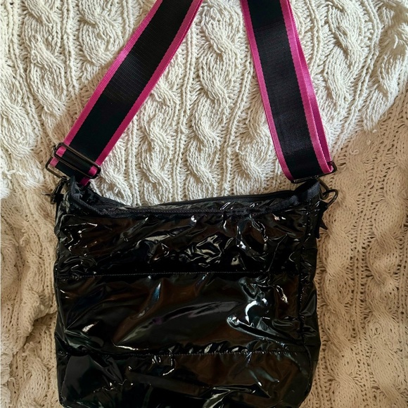 NWT Perri Noir Haute Shore Puffer Crossbody Purse with Black/Pink Handle - Picture 10 of 14